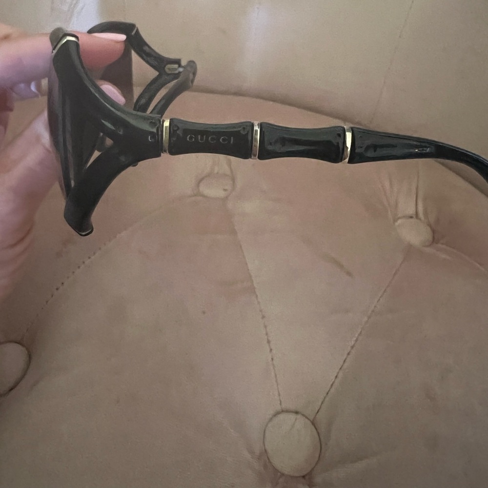 Vintage Gucci Glasses. No Scratches original case and dust cloth.